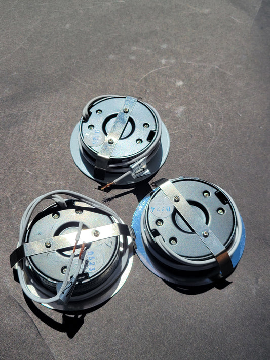 12V LED Cabinet Puck Light Kit 2.5W – 3000K Warm White  Under Cabinet / Closet Lighting | Set of 3 or 6 Lights + Driver Included